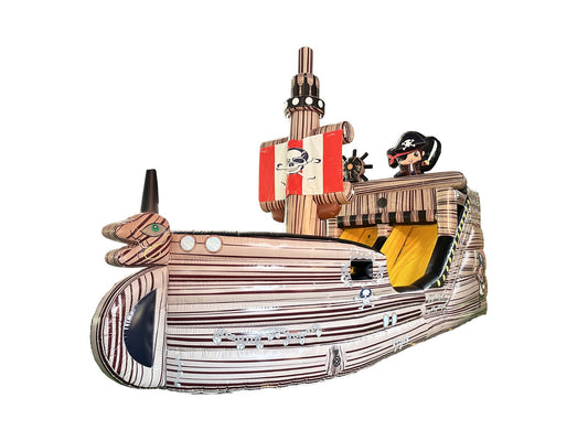 Piratenboot met klimtoren en grote glijbaan
